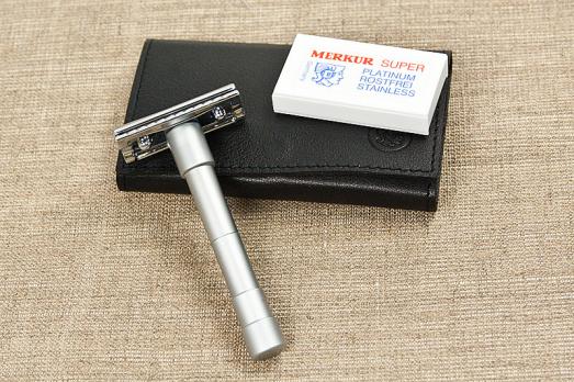 Cтанoк для бритья Merkur  Т-образный "прямой срез" дорожный