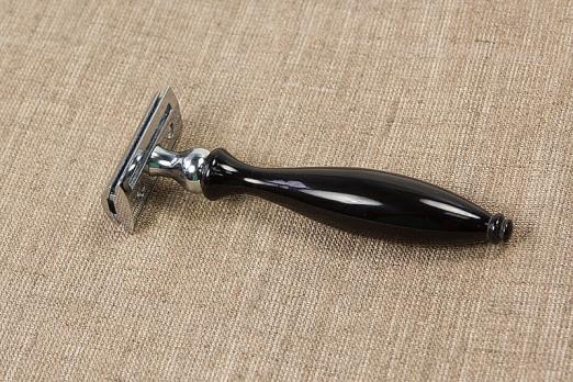 Станок для бритья Vie-Long Т-образный "прямой срез", латунь, рог